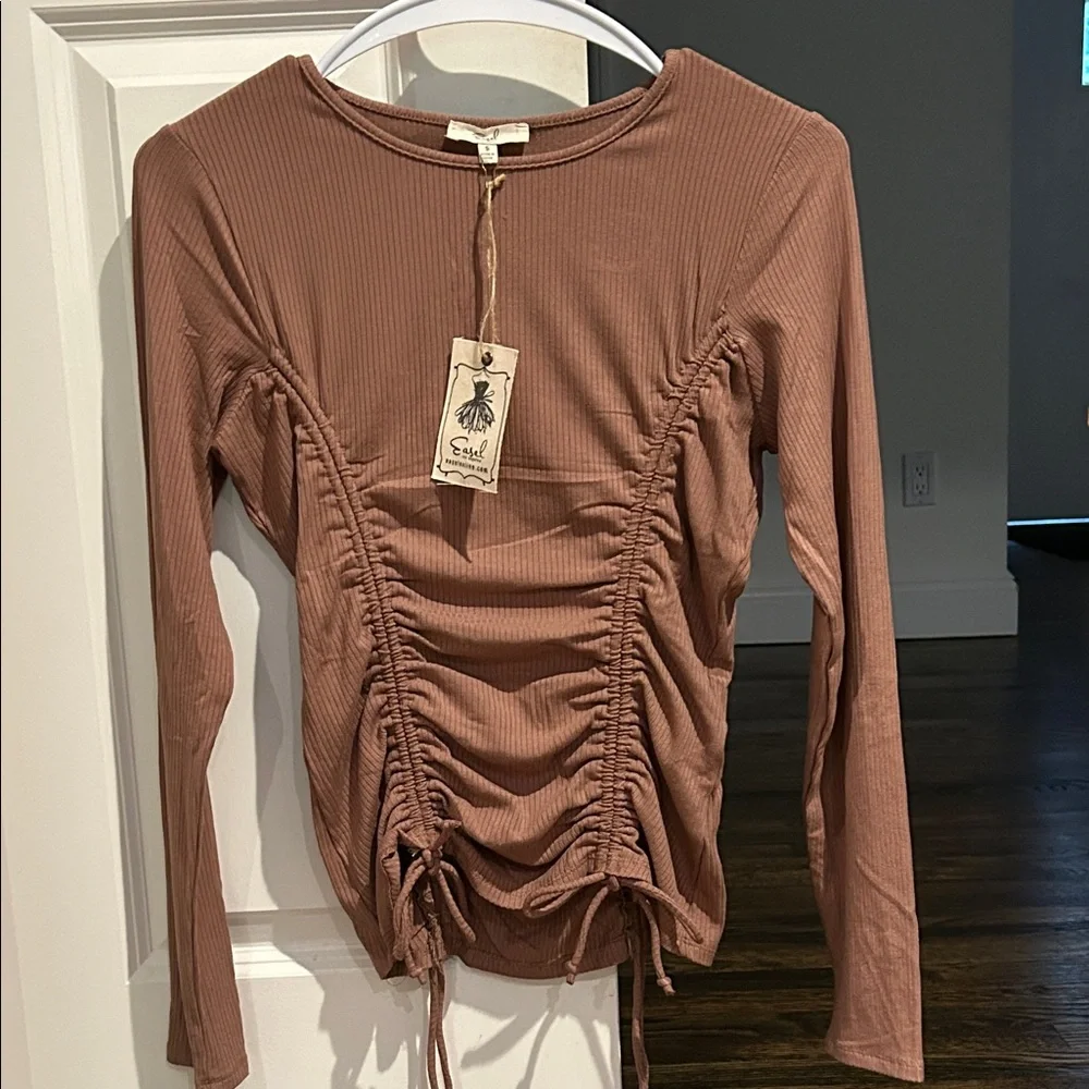NWT Easel Ribbed & Ruched Drawstring Mocha/Tan Long Sleeve Top Size Small